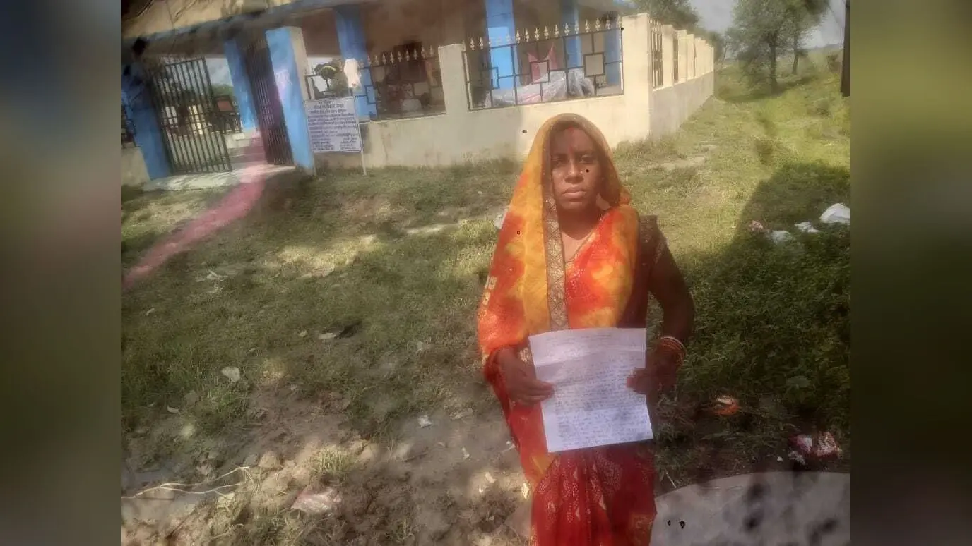 महिला को दबंगों ने घर में घुसकर पीटा, दी धमकी, शिकायत