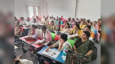 Madhubani : मतदानकर्मियों को दूसरे दिन भी दिया गया प्रशिक्षण