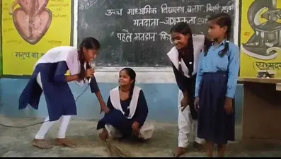 Madhubani : बच्चों ने किया नाटिका का मंचन, गूंजा मतदान का संदेश