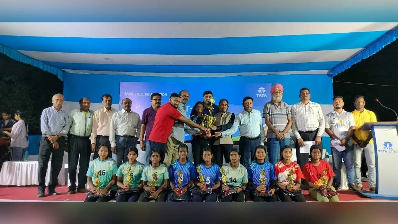 inter centre volleyball concluded: भालुबासा और रामदास भट्ठा की टीम ने जीता खिताब