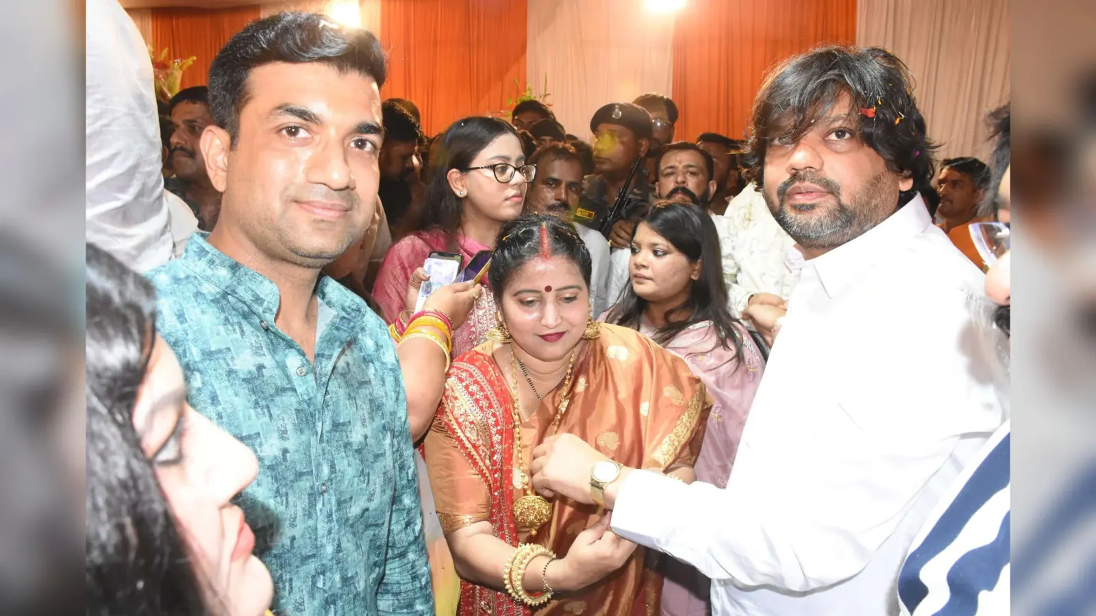 Dhanbad News: पूर्व विधायक संजीव सिंह के लौटने पर सिंह मैंशन में उमड़ा जनसैलाब
