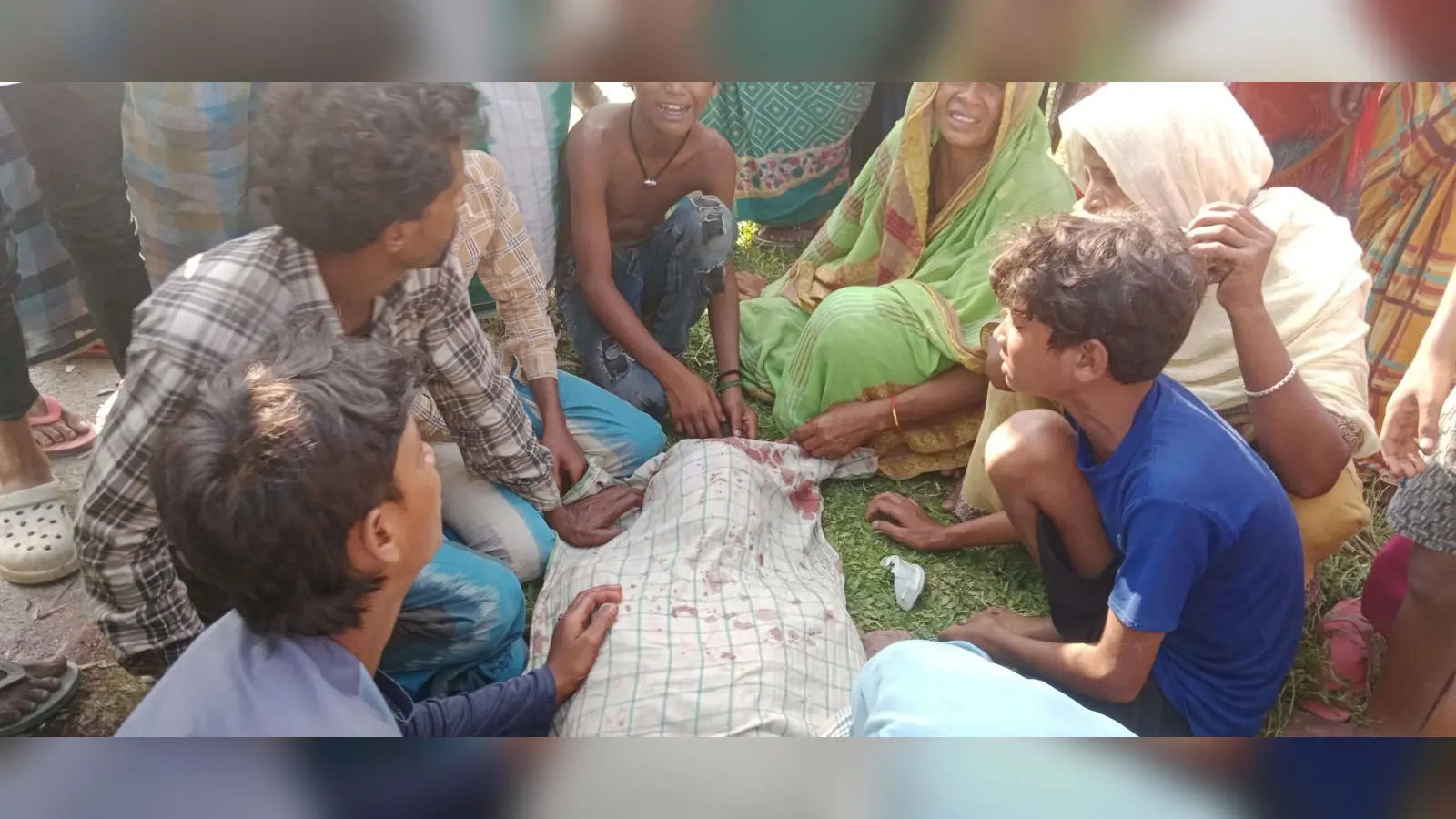 टोटो से टक्कर में बाइक चालक की मौत, एक रेफर