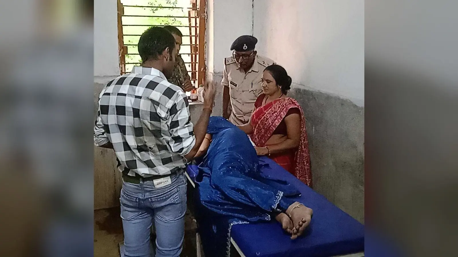 सड़क दुर्घटना में महिला जख्मी, बाल-बाल बचा नवजात