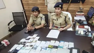 मोबाइल स्नैचिंग कर नेपाल में बेचने वाले गिरोह के 14 शातिर गिरफ्तार