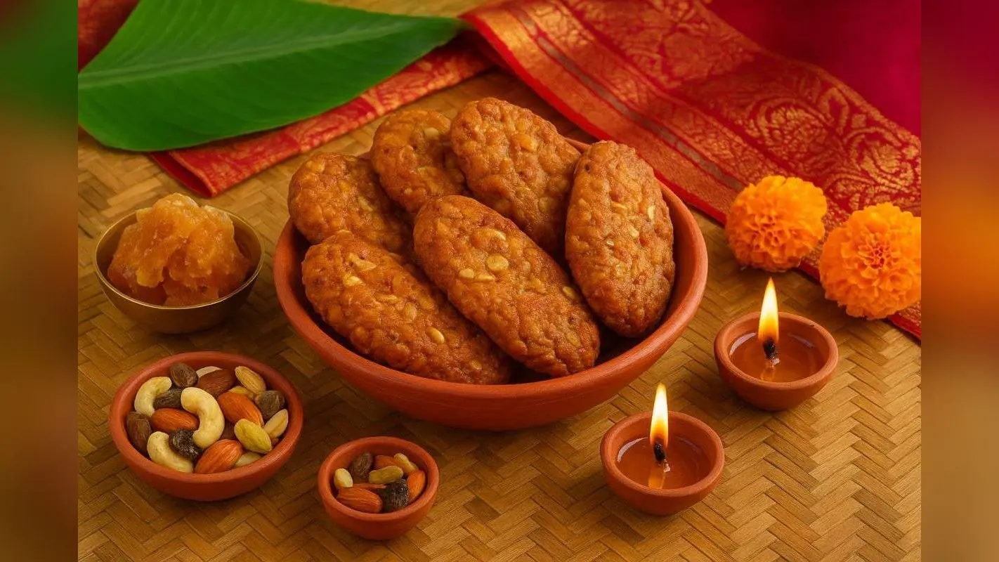 Gud Dry Fruits Thekua: पहला बाइट लेते ही चेहरे पर होगी बड़ी सी मुस्कान, गुड़ ड्राई फ्रूट ठेकुआ के साथ बनाएं हर मौके को खास