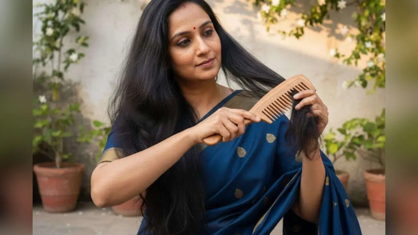 How To Comb Hair Properly: कंघी करते टाइम झड़ते हैं बाल, तो फॉलो करें ये आसान टिप्स