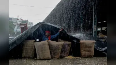 Heavy Rain Delhi: दिल्ली में मौसम कूल-कूल, कई इलाकों में झमाझम बारिश, आईएमडी ने जारी किया अलर्ट