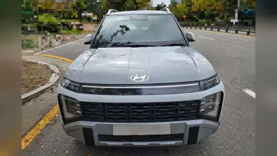 New-Gen Hyundai Venue की झलक आयी सामने, बॉक्सी लुक और बड़े LED DRL से भरी पड़ी है SUV