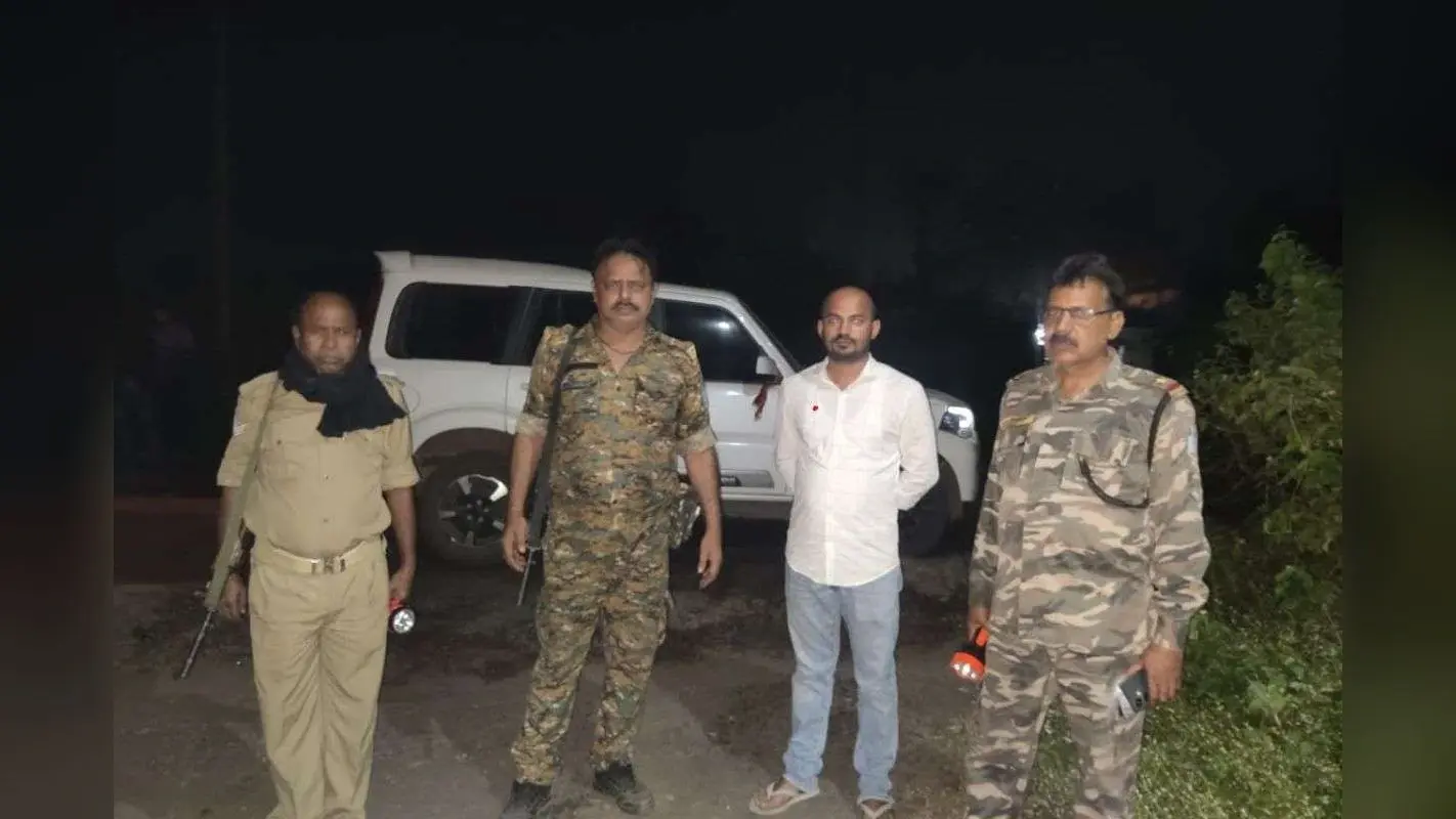 अवैध बालू खनन के खिलाफ सरायकेला प्रशासन की बड़ी कार्रवाई, एक हाइवा जब्त