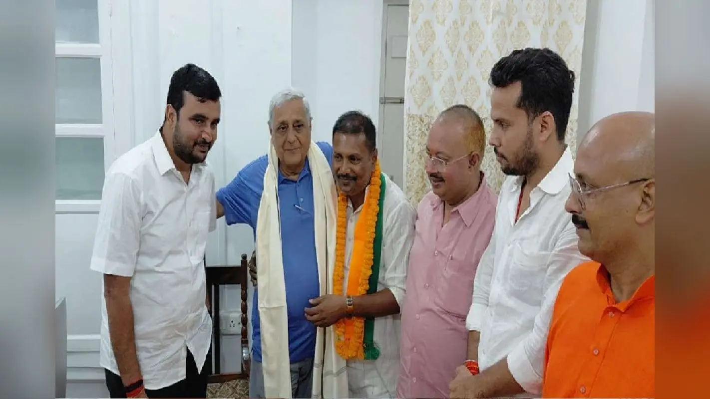 वोटिंग से पहले प्रशांत किशोर को लगा तगड़ा झटका, बीजेपी के पक्ष में इस उम्मीदवार ने वापस लिया नामांकन