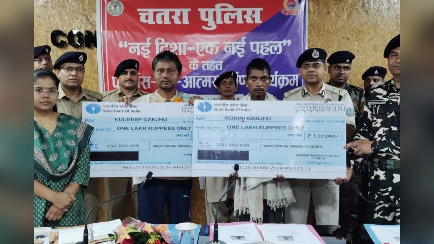 सारंडा में नक्सलियों का फिर तांडव, IED ब्लास्ट के बाद एयरटेल टावर और जेनसेट जलाए