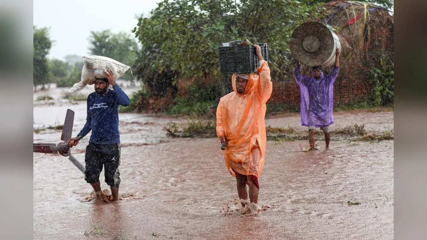 Kal Ka Mausam: बंगाल की खाड़ी में गहरा दबाव का क्षेत्र, अगले 72 घंटे भारी बारिश के आसार, अलर्ट जारी