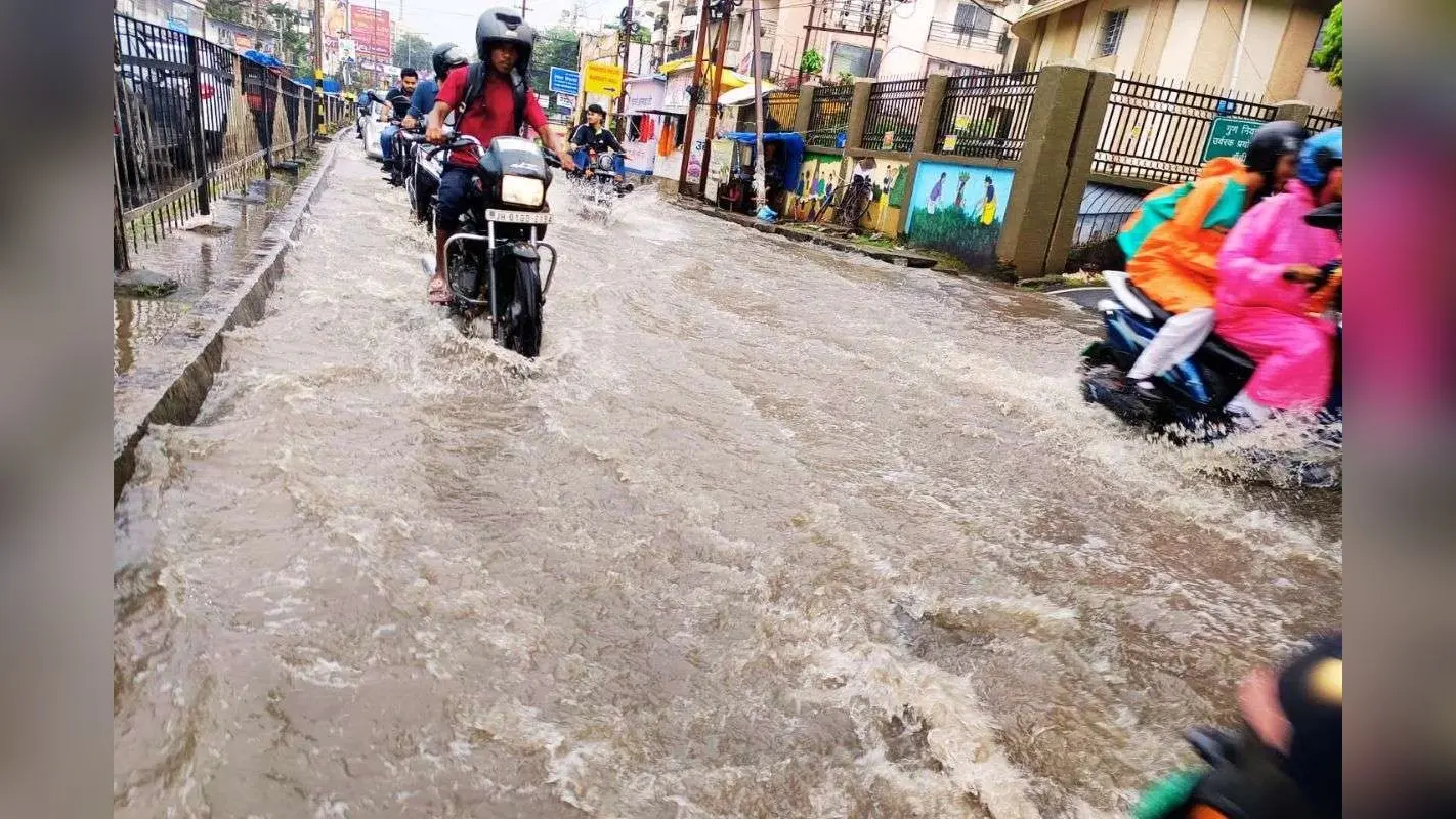 रांची, खूंटी समेत इन 11 जिलों में भारी बारिश की चेतावनी, झारखंड में कैसा रहेगा कल का मौसम