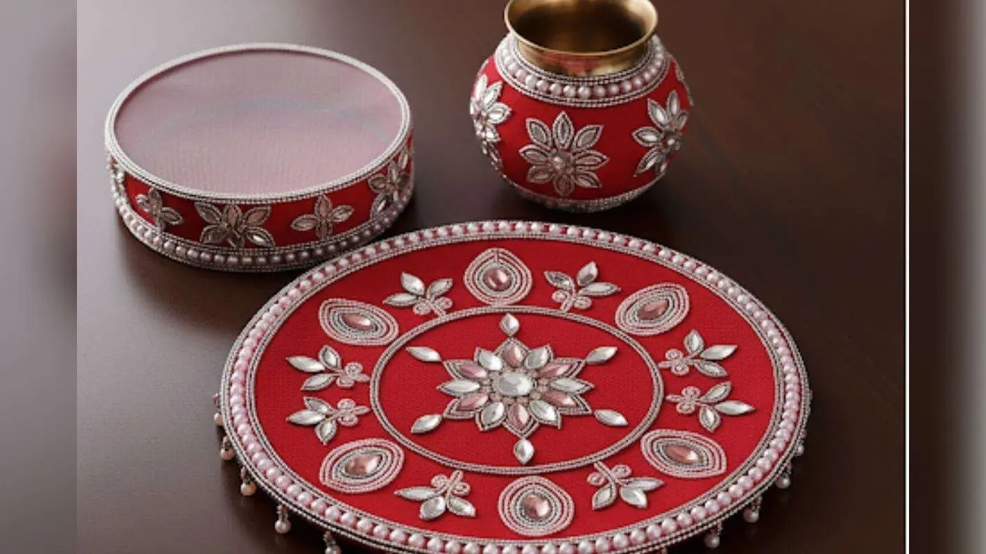 How To Decorate Karwa Chauth Thali At Home: इस करवा चौथ आसान तरीकों से घर पर खुद सजाएं पूजा की थाली