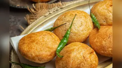 Khasta Kachori For Diwali Snacks: इस दिवाली बनाएं क्रिस्पी और स्वादिष्ट खस्ता कचौरी, जो सबको भा जाए