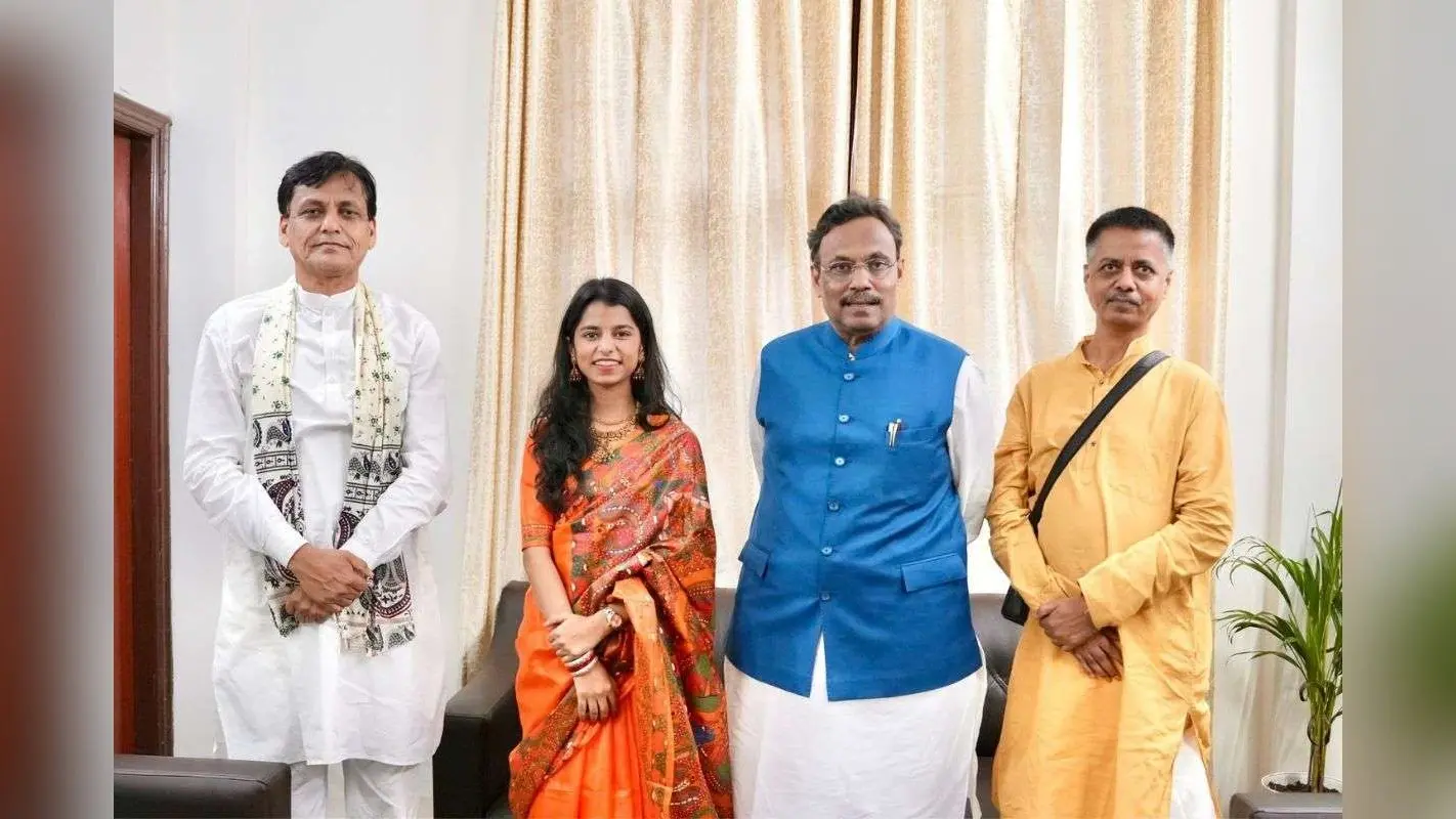 दिल्ली जा रही हैं मैथिली ठाकुर, बीजेपी के शीर्ष नेताओं से करेंगी मुलाकात… जानिए अंदर क्या हो रही है बात