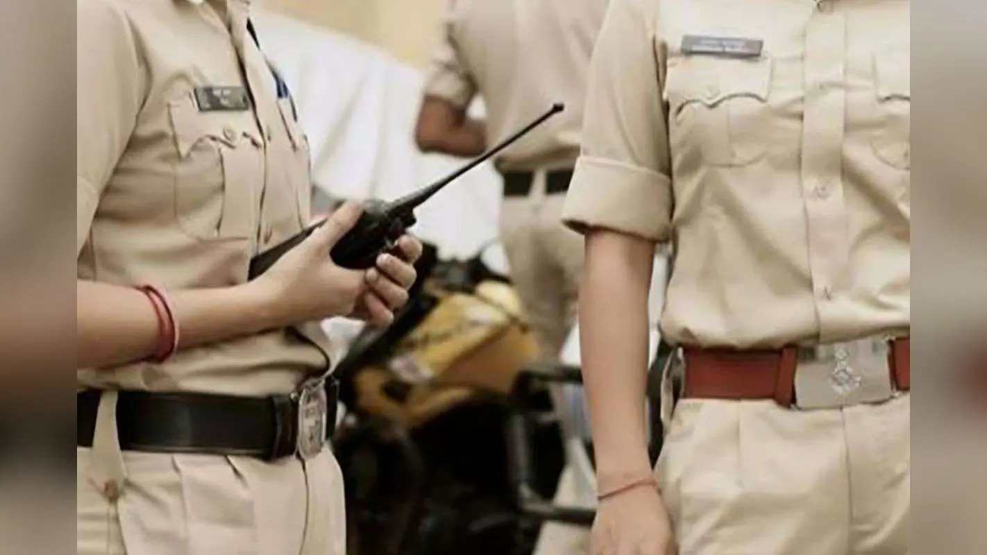 Bihar News: छपरा में विजयदशमी पर बड़ी चूक,7 पुलिसकर्मी ड्यूटी से नदारद—वेतन रोका गया, कारण बताओ नोटिस