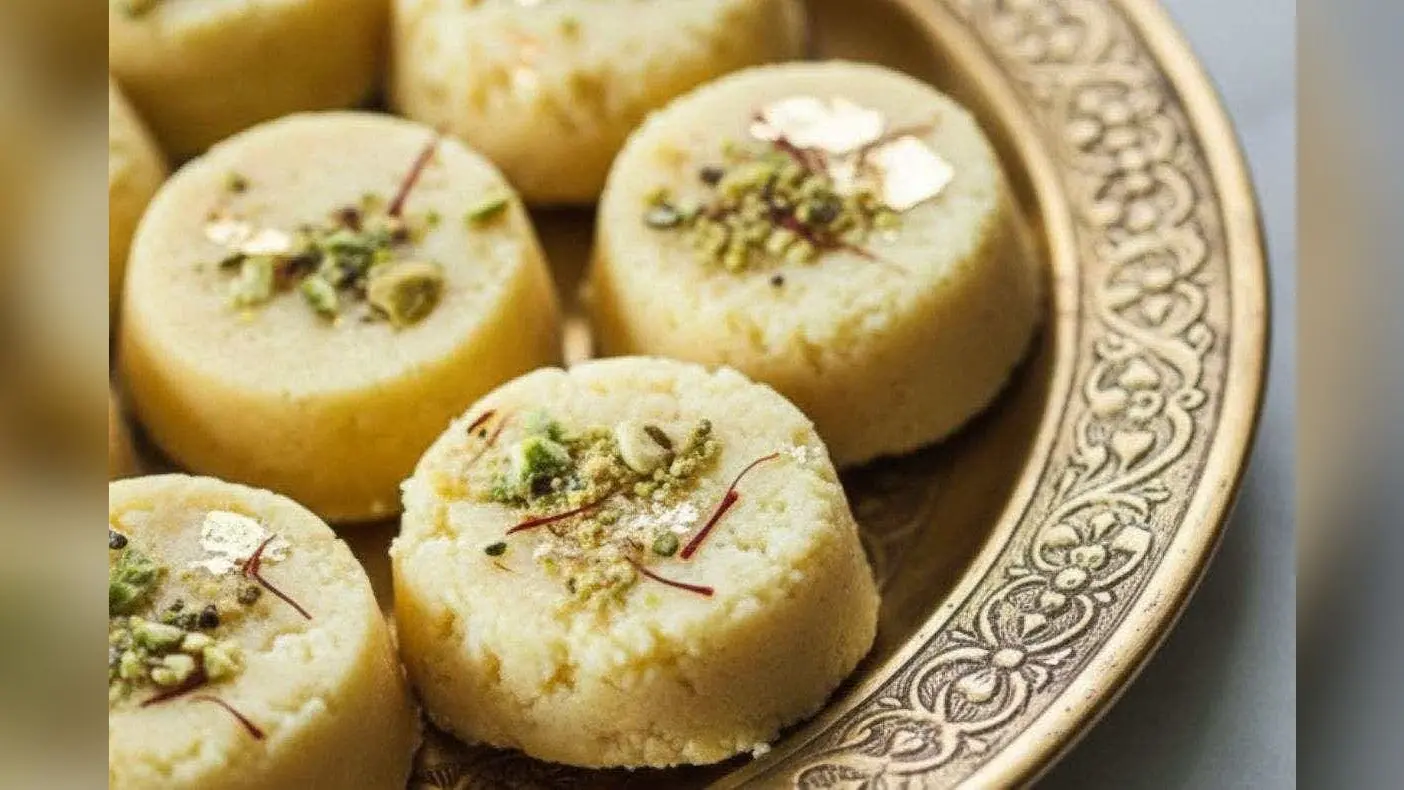 Malai Peda Recipe: इस दिवाली बनाएं मलाईदार पेड़े, जिनका हर बाइट घोल दे मुंह में मिठास और खुशियां