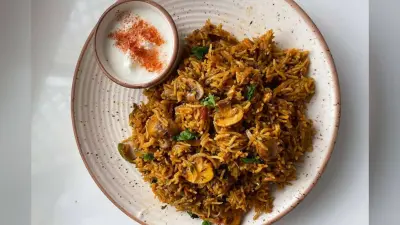Mushroom Biryani Recipe: 15 मिनट में बनाएं मसालेदार मशरूम बिरयानी – स्वाद ऐसा की उंगलियां चाटते रह जाएंगे सब