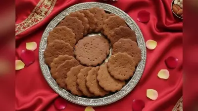 Meethi Mathri Recipe For Karwa Chauth: करवा चौथ स्पेशल घर पर बनाएं मीठी मठरी, जानें बनाने का आसान तरीका