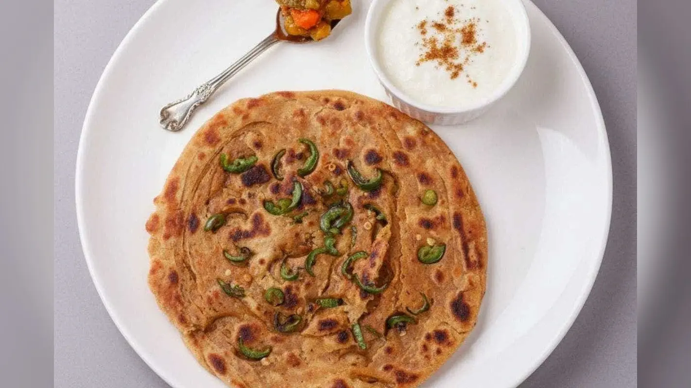 Namak Mirch Paratha Recipe: झटपट बनाएं नमक मिर्च के चटपटे पराठे, स्वाद ऐसा की बार बार खाने का मन करे