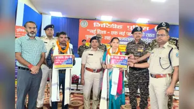 गिरिडीह में एरिया कमेटी मेंबर शिवलाल हेम्ब्रम समेत 2 नक्सलियों ने किया सरेंडर