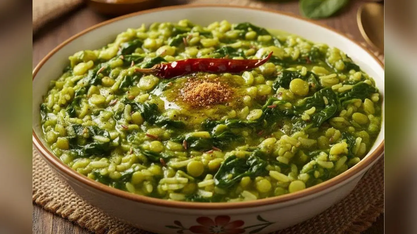 Palak Khichdi Recipe: सिंपल खिचड़ी को दें हेल्दी ट्विस्ट, कुछ ही मिनटों में तैयार करें ये टेस्टी पालक खिचड़ी