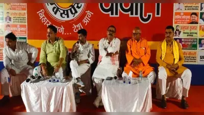 Bihar Election Express: पारू में रेफरल अस्पताल की उठी मांग, चौपाल पर जनता से उलझे नेता