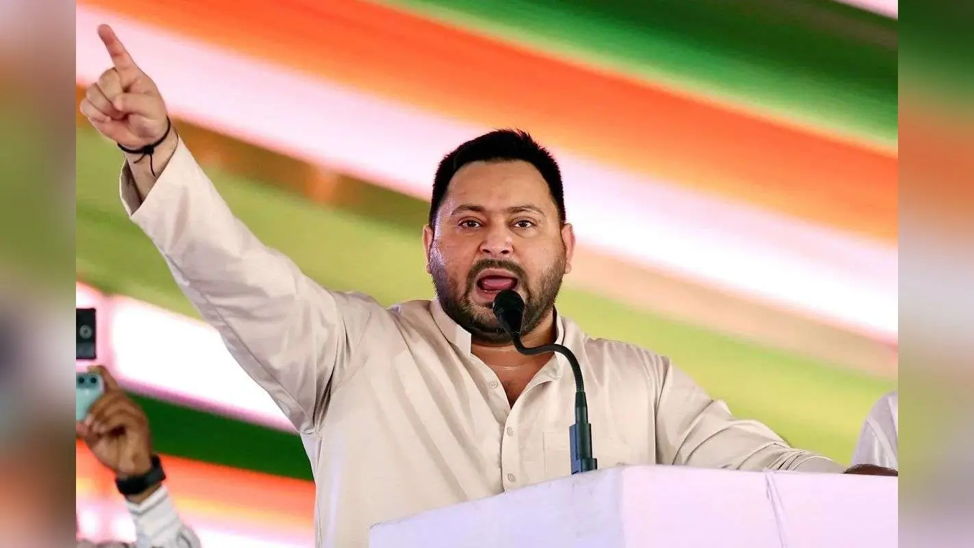 Bihar Election 2025: “बिहार को बिहारी चलाएंगे बाहरी नहीं- तेजस्वी”, विधानसभा चुनाव को बाहरी बनाम स्थानीय बनाने की कोशिश