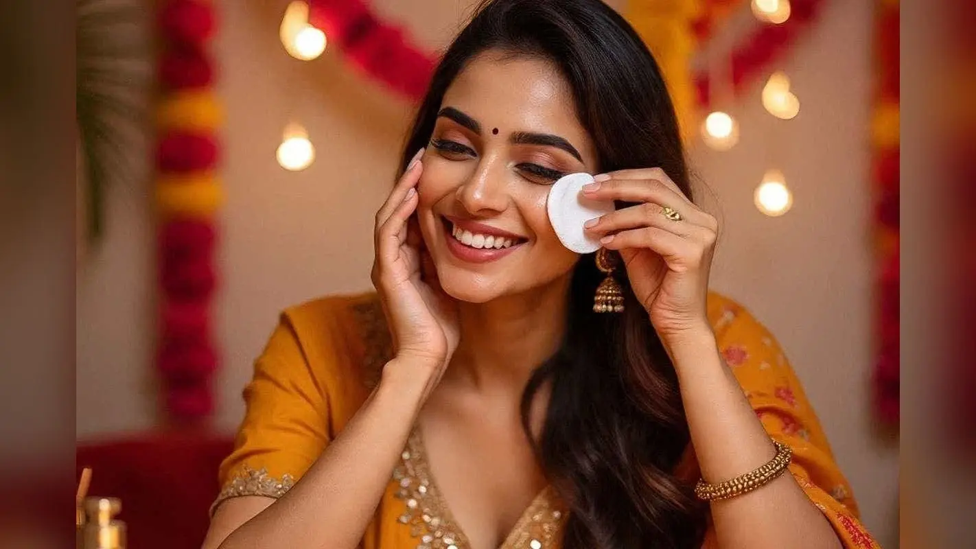 Pre-Diwali Glow Guide: दिवाली से पहले अपनाएं ये आसान स्किनकेयर स्टेप्स, जो देंगे चेहरे को इंस्टेंट ब्राइटनेस और नेचुरल फेस्टिव ग्लो