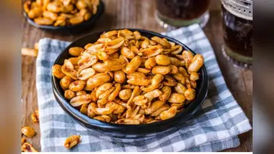 Roasted Peanut Recipe: ब्लैक पेपर और नींबू फ्लेवर से बनाएं टेस्टी स्नैक, चाय का मज़ा होगा दोगुना