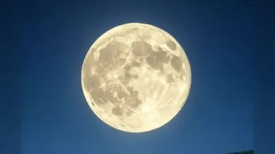 Sharad Purnima Ki Vrat Katha: शरद पूर्णिमा है आज, पूजा के साथ जरूर करें कथा का पाठ, जानें चंद्रमा की रोशनी में खीर रखने का शुभ समय
