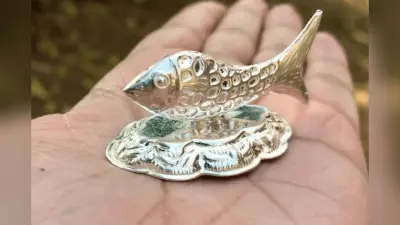 Silver Fish For Dhanteras: धनतेरस पर घर ले आएं चांदी की मछली, देखें इसके लेटेस्ट और शुभ डिजाइंस