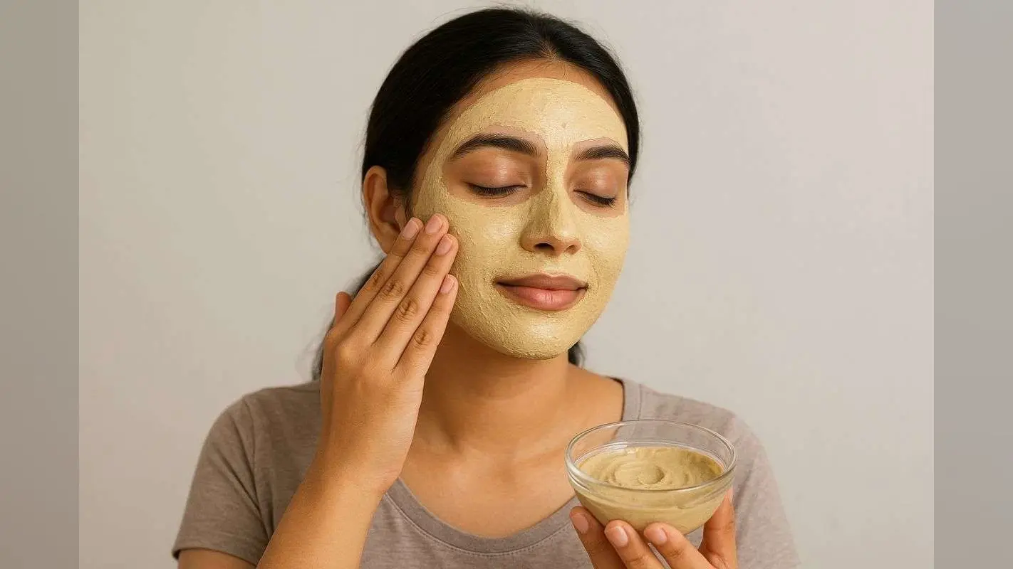 Correct Way To Apply Multani Mitti: चेहरे से हटानी है गंदगी के साथ टैनिंग, तो इस तरह से लगाएं ये मिट्टी, हफ्ते भर में चमक उठेगी त्वचा
