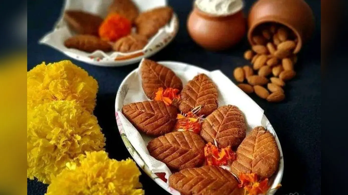 Chhath Puja Thekua Recipe: छठ पूजा के लिए घर पर आटा से बनाएं स्वादिष्ट ठेकुआ, ये रही आसान रेसिपी