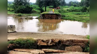 मूसलधार बारिश से पुल-पुलिया ध्वस्त, गोमो में रेल पटरी पर भरा पानी, मैथन डैम के 5 गेट खोले