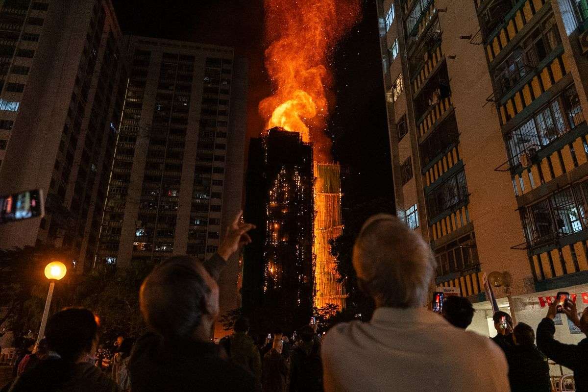 Hong Kong Fire: क्या हांगकांग की बिल्डिंगों में आग सिगरेट से लगी? तबाही से पहले का वीडियो में नया खुलासा