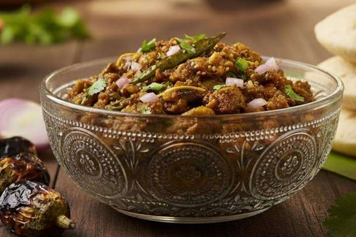 Baingan Ka Chokha Recipe: देसी स्टाइल में बनाएं बैंगन का स्वादिष्ट चोखा, रोटी और चावल दोनों के साथ लगेगा मजेदार