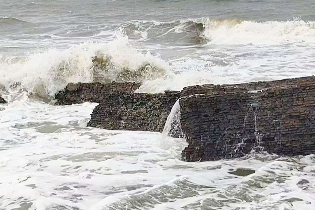 Cyclone Ditwah: चक्रवात दितवाह का 24 घंटे में दिखेगा प्रचंड रूप, तमिलनाडु में भारी बारिश, अलर्ट पर NDRF की टीम