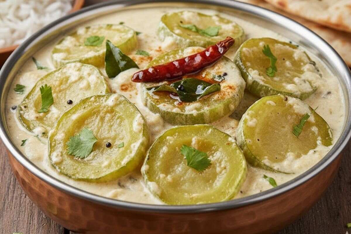 Dahi Lauki Ki Sabji: बोरिंग लौकी में लगाएं स्वाद का तड़का, इस तरह तैयार करें दही और लौकी से बनी ये स्वादिष्ट सब्जी