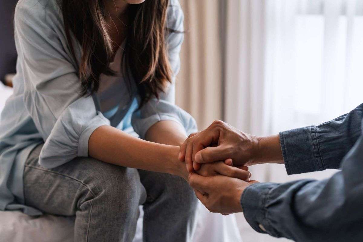 Emotional Support in Relationship: पार्टनर के लिए इमोशनल सपोर्ट है जरूरी वरना मेंटल हेल्थ पर पड़ता है असर