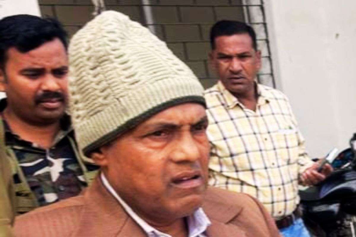 चैनपुर अंचल कार्यालय के सहायक साढ़े 5 हजार रुपए घूस लेते गिरफ्तार