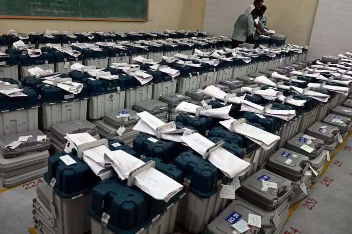 Bihar Elections 2025: आरजेडी ने लगाया स्ट्रांग रूम में गड़बड़ी का आरोप, कहा- मध्य रात्रि में विभिन्न विधानसभाओं का…