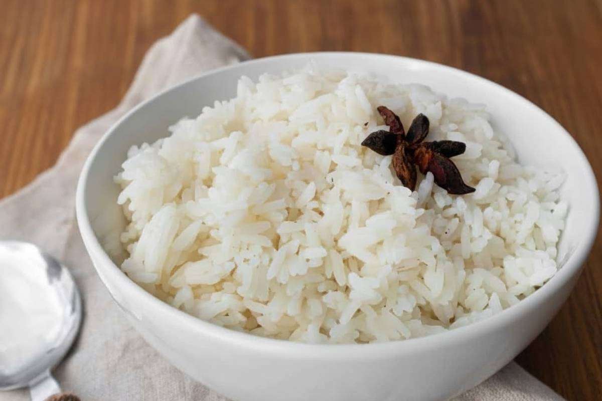 Perfect Steamed Rice Recipe: बिना स्टीमर के घर पर बनाएं परफेक्ट स्टीम राइस – जानें आसान तरीका