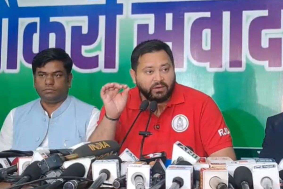 Bihar Election 2025: ‘ओल्ड पेंशन होगा लागू, कर्मचारियों का 70 किलोमीटर के दायरे में ट्रांसफर’, वोटिंग से पहले तेजस्वी का वादा