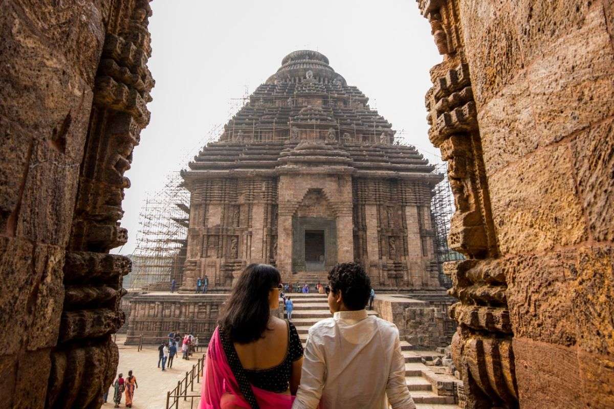 Temple Visiting Benefits: मंदिर जाने से इतनी बदल जाती है जिंदगी, आप भी जानें फायदे