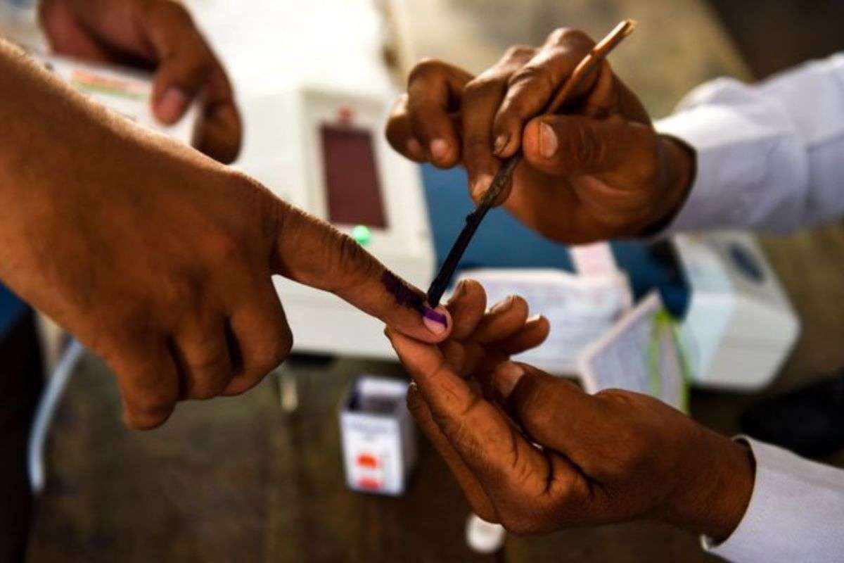 Bihar Chunav 2025: पटना के 5 विधानसभाओं में आज बांटी जाएगी वोटर स्लिप, विशेष कैंप की होगी व्यवस्था