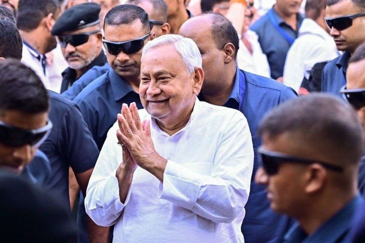 Bihar Election 2025: वोटिंग के बीच अचानक वॉर रूम पहुंचे सीएम नीतीश, ललन सिंह और विजय चौधरी से भी की मुलाकात