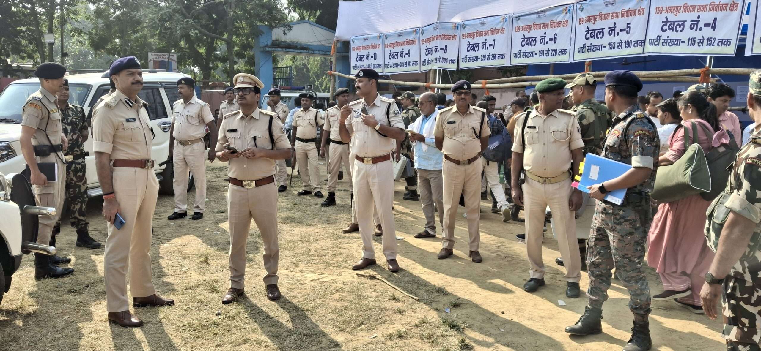 अमरपुर विस के 2.92 लाख मतदाता करेंगे वोट, ईवीएम के साथ बूथों पर रवाना हुए मतदान कर्मी