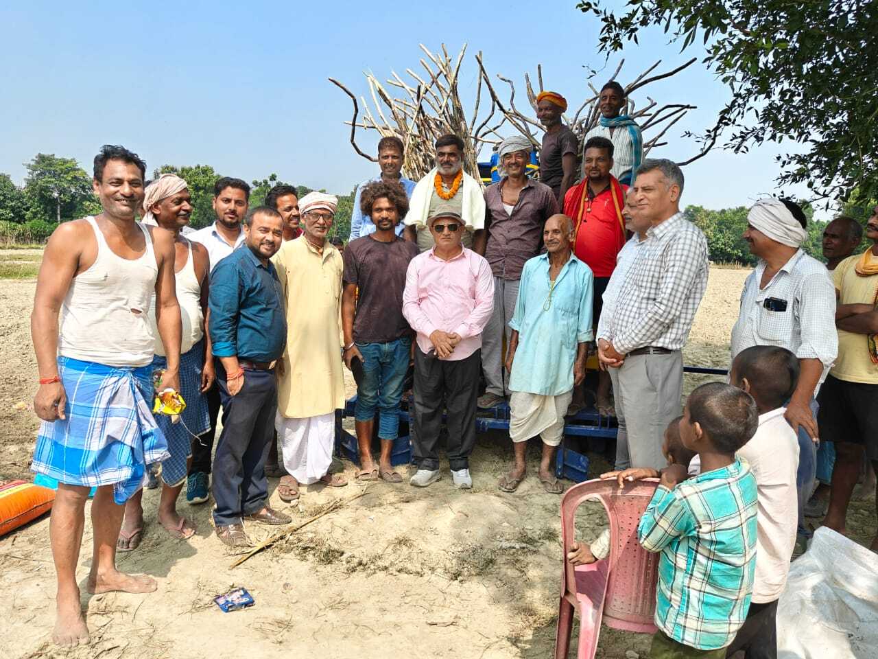 Samastipur News:शरदकालीन गन्ना रोपाई का पदाधिकारी ने किया निरीक्षण
